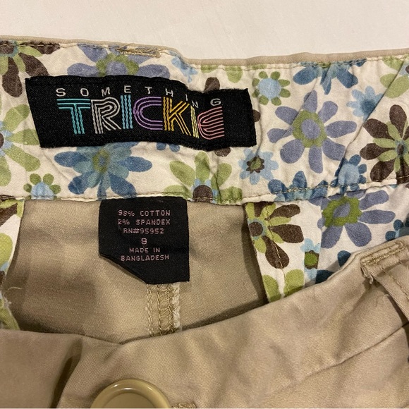 SOMETHING TRICKIE Khaki Bermuda Ladies Shorts Size 9 - Picture 6 of 6